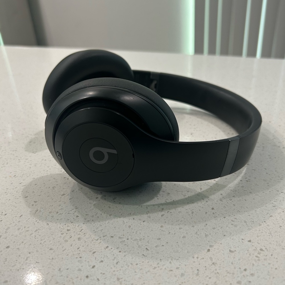 Beats Studio Pro Wireless Noise Cancelling Headphones Black Working Tested - Picture 2 of 6